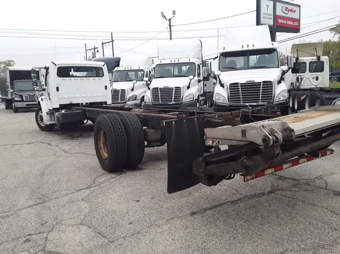 2017 FREIGHTLINER/MERCEDES M2 106