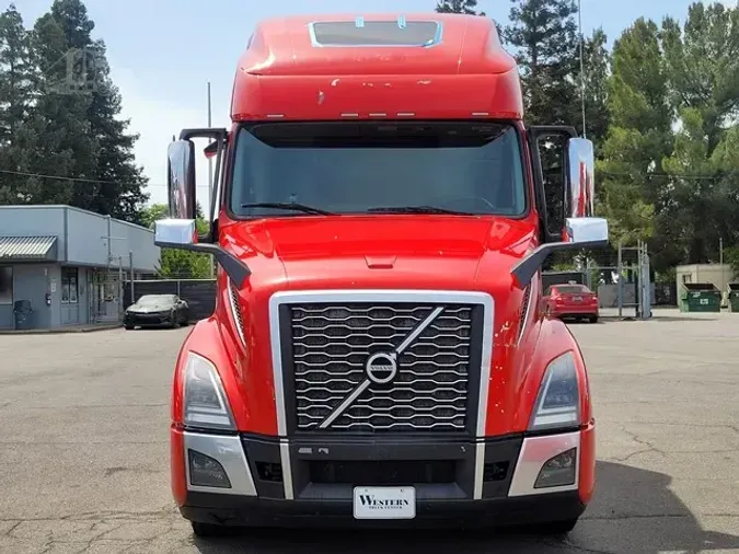 2022 VOLVO VNL64T760