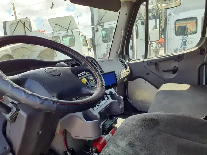 2018 FREIGHTLINER M2 106