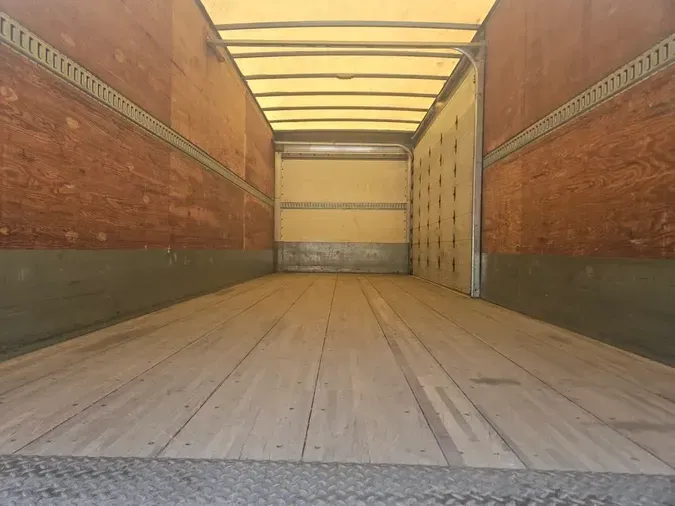 2018 FREIGHTLINER M2 106
