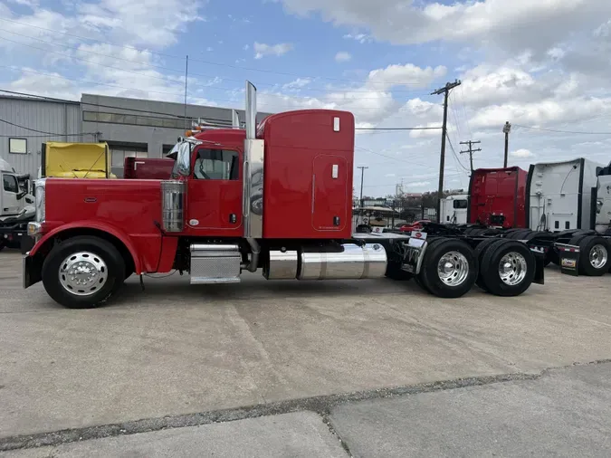 2022 Peterbilt 389