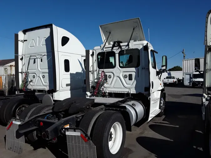 2016 FREIGHTLINER/MERCEDES CASCADIA 113