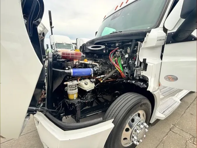 2022 Freightliner Cascadia 126