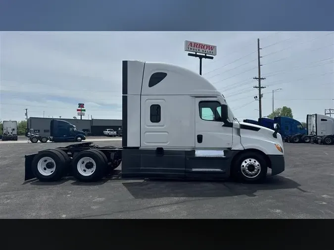 2021 FREIGHTLINER CA126