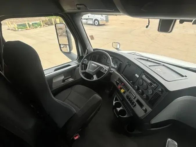 2019 Freightliner New Cascadia 126