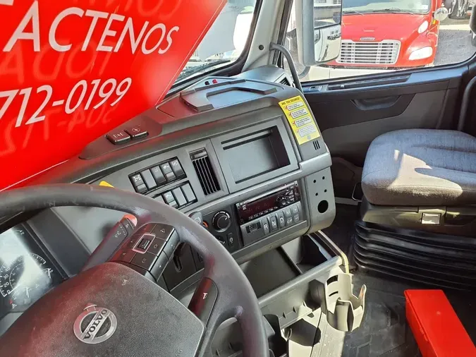 2019 VOLVO VNL64T-300