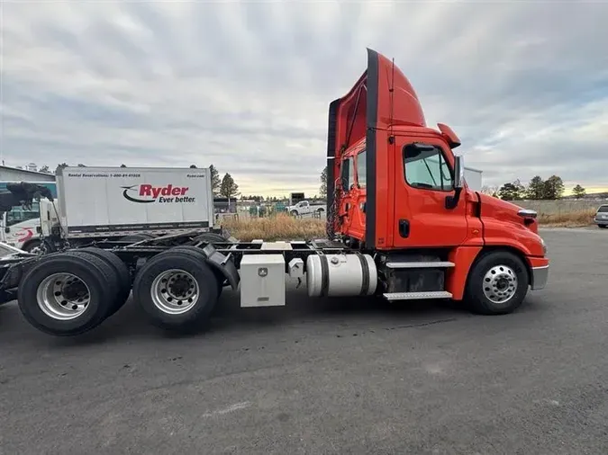 2018 FREIGHTLINER/MERCEDES CASCADIA 125