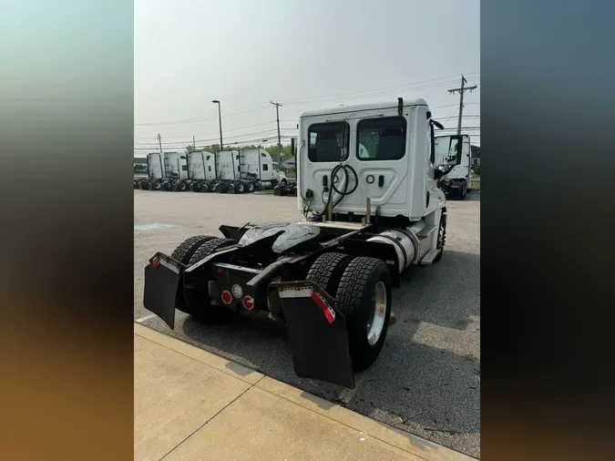 2019 FREIGHTLINER/MERCEDES CASCADIA 125