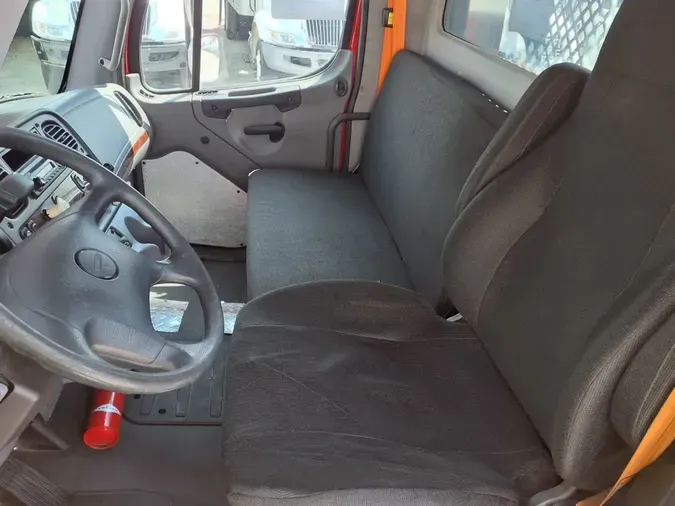 2014 FREIGHTLINER M2 106