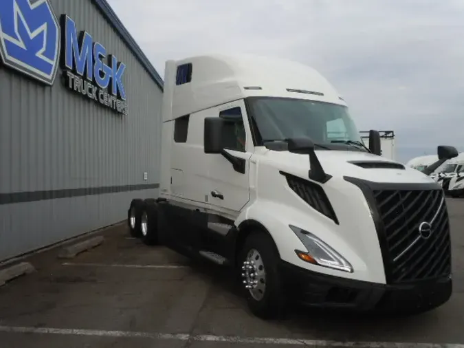 2025 VOLVO VNL64Tv04