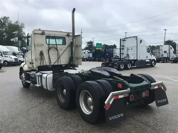 2020 VOLVO VNL300