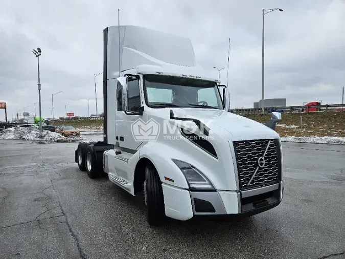 2021 VOLVO VNL300