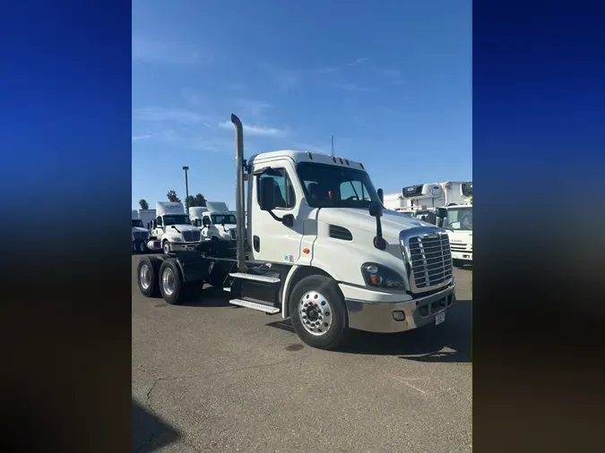 2016 FREIGHTLINER/MERCEDES CASCADIA 113