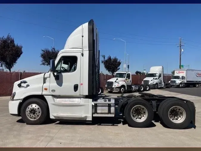 2019 FREIGHTLINER/MERCEDES CASCADIA 125