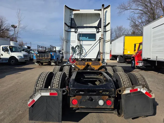 2019 VOLVO VNL64T-300