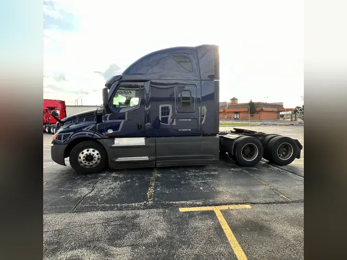 2021 Freightliner Cascadia 126