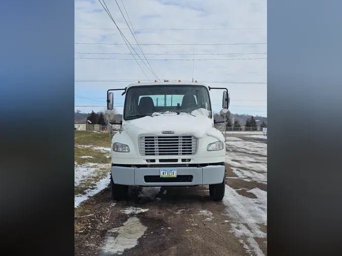 2017 Freightliner M2 106