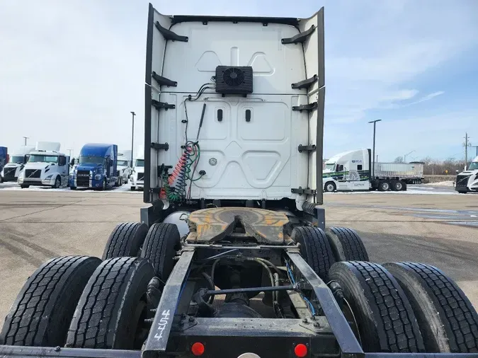 2021 FREIGHTLINER Cascadia 126