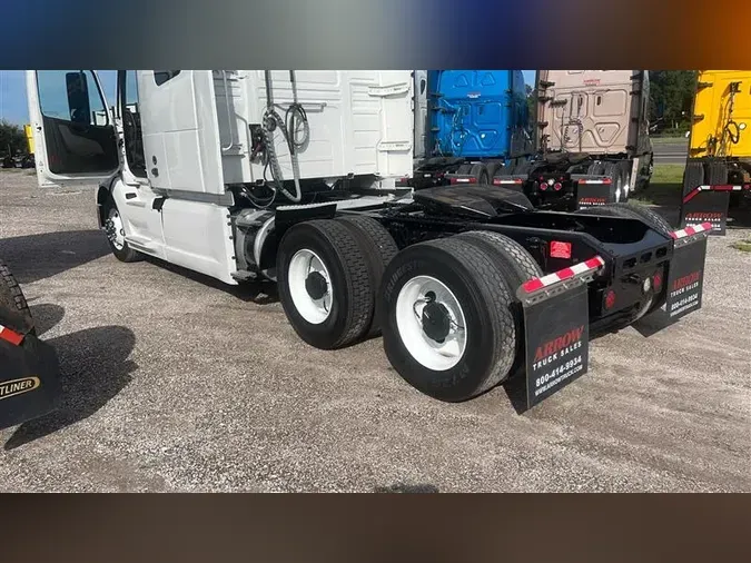 2019 VOLVO VNL760