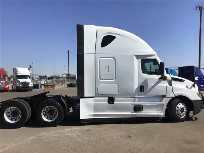 2021 FREIGHTLINER CA126