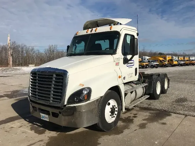 2015 FREIGHTLINER X12564ST