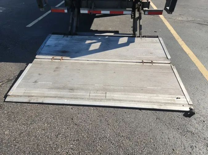 2018 FREIGHTLINER/MERCEDES M2 106