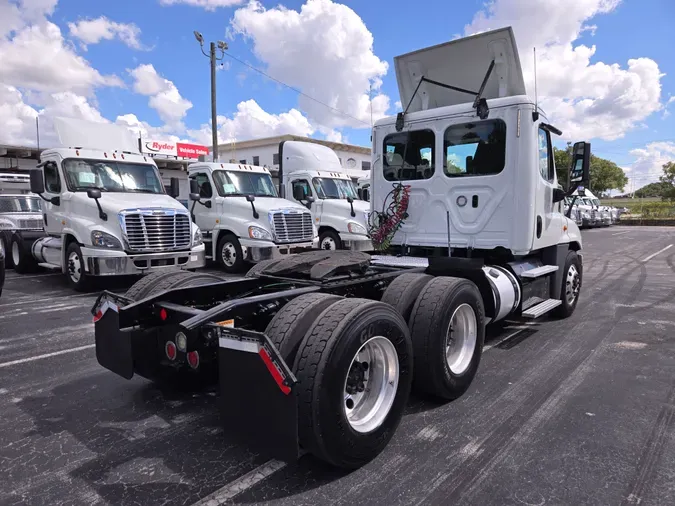 2018 FREIGHTLINER/MERCEDES CASCADIA 125