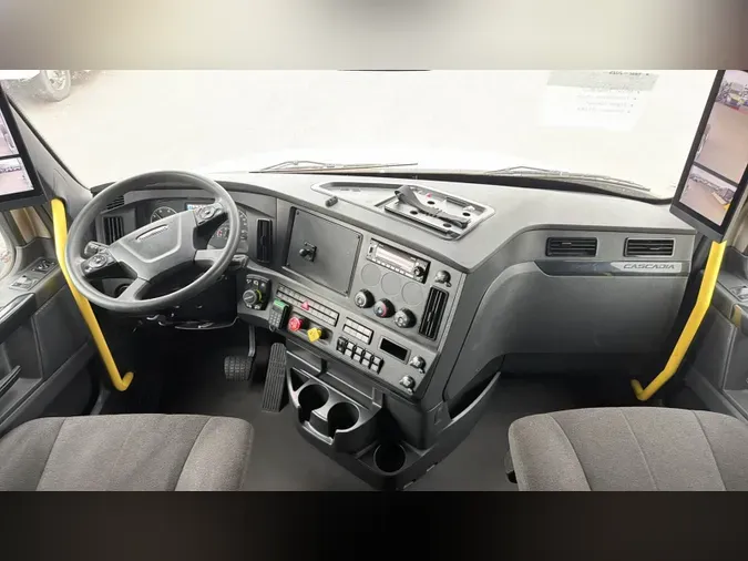 2025 Freightliner Cascadia 126
