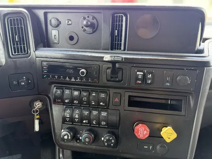 2023 International LT625