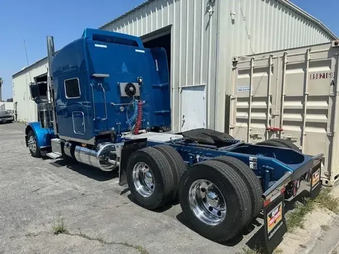 2021 Peterbilt 389