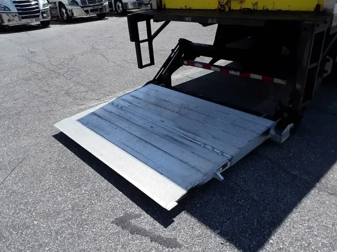 2018 FREIGHTLINER M2 106
