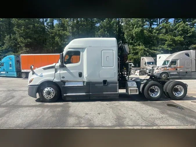 2021 Freightliner Cascadia 126