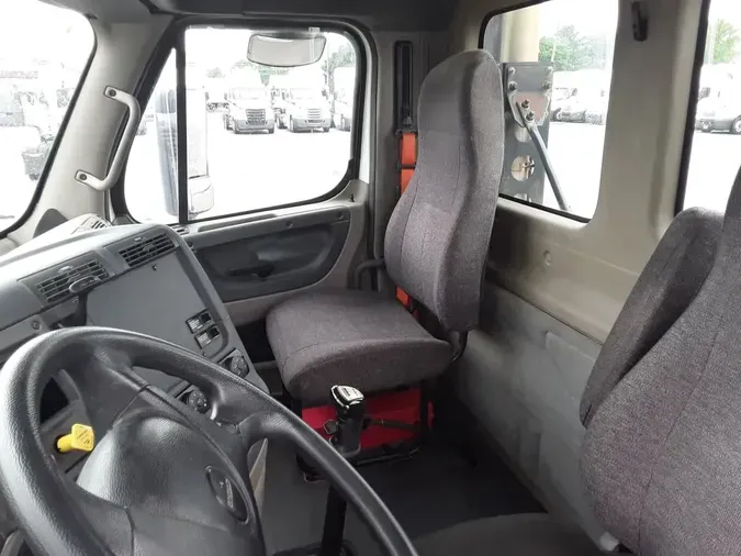 2013 FREIGHTLINER/MERCEDES CASCADIA 125c9c2a0a869475613cb3e3d4d4f1858d2