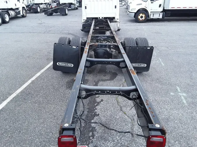 2014 FREIGHTLINER M2 106