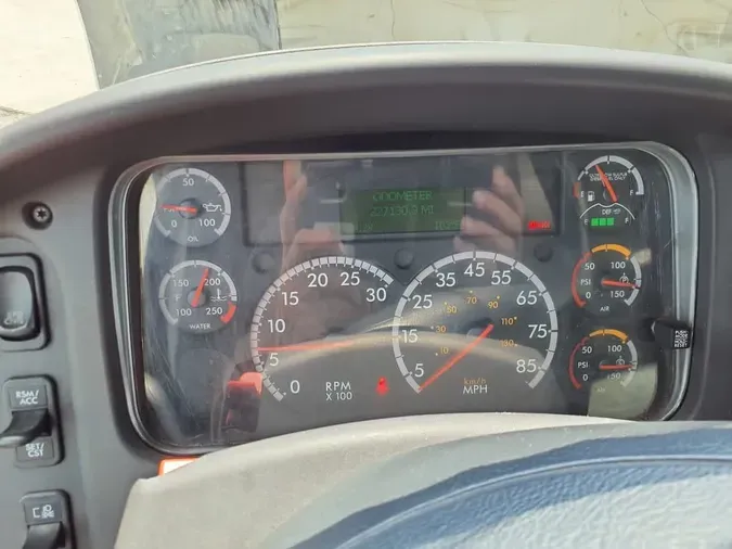 2018 FREIGHTLINER M2 106