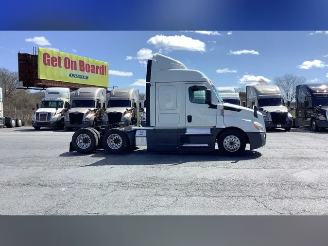 2021 Freightliner Cascadia 126