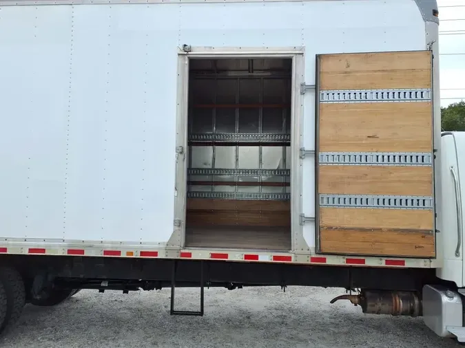 2018 FREIGHTLINER M2 106