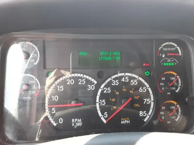 2016 FREIGHTLINER M2 106