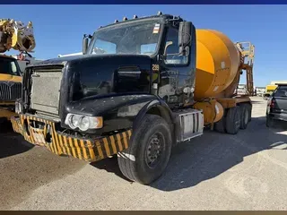 2015 VOLVO VHD64F200