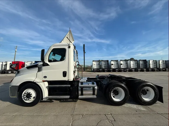 2020 FREIGHTLINER CASCADIA 126