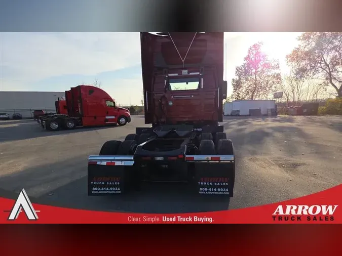 2022 VOLVO VNL64T300