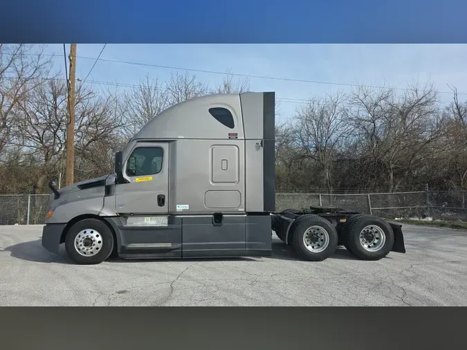 2022 Freightliner Cascadia 126