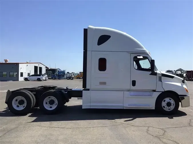 2020 FREIGHTLINER CA126