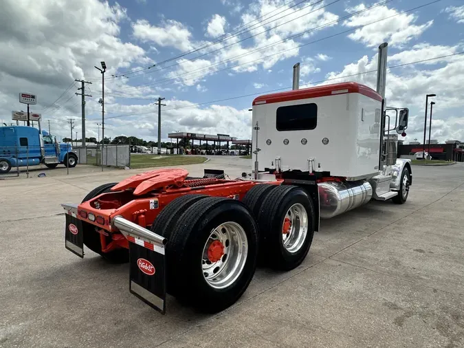 2022 Peterbilt 389