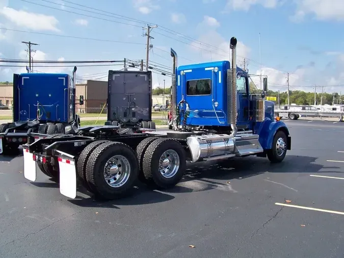 2025 Kenworth W900L