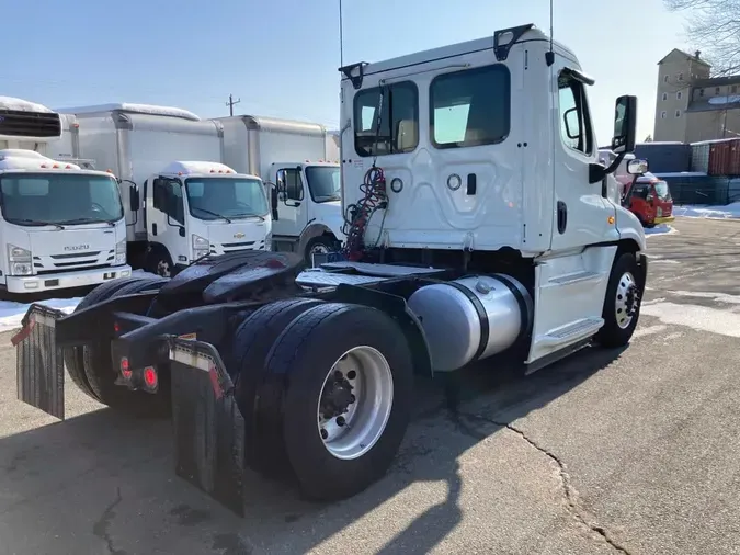 2019 FREIGHTLINER/MERCEDES CASCADIA 125c9f088a14e8c0ae2c428488ffe84b645