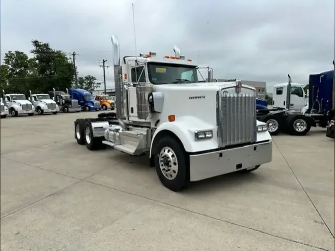 2025 Kenworth W900L