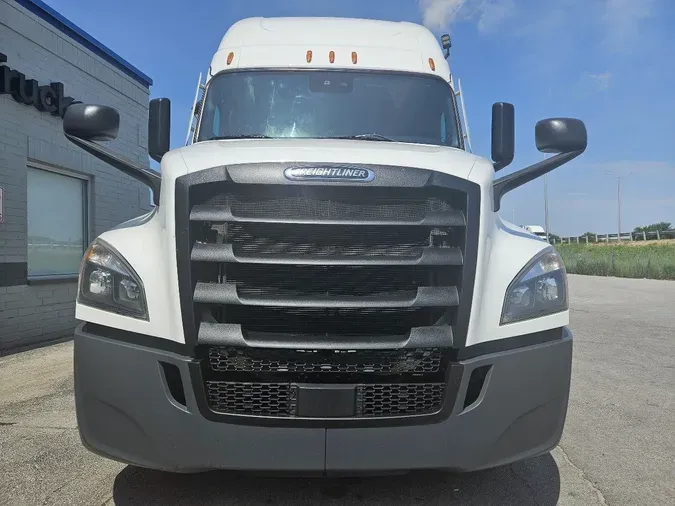 2021 FREIGHTLINER Cascadia 126