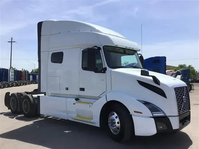 2021 VOLVO VNL740
