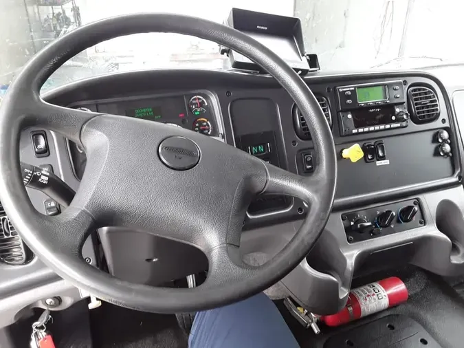 2017 FREIGHTLINER/MERCEDES M2 106